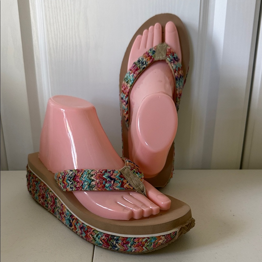 Volatile Multicolor Woven 2” Wedge Heel Sandals (sz 8)